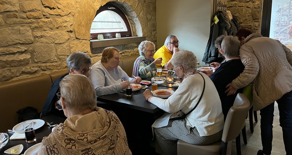 Senioren-Essen im italienischen Nobel-Restaurant "Linguini"