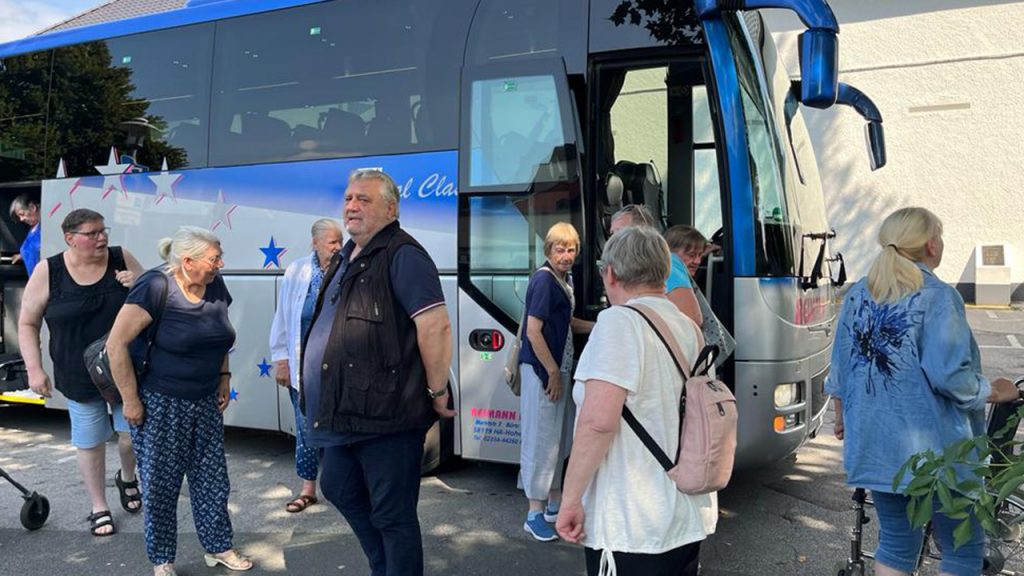 Fahrt nach Holland mit 50 bedürftigen Seniorinnen und Senioren