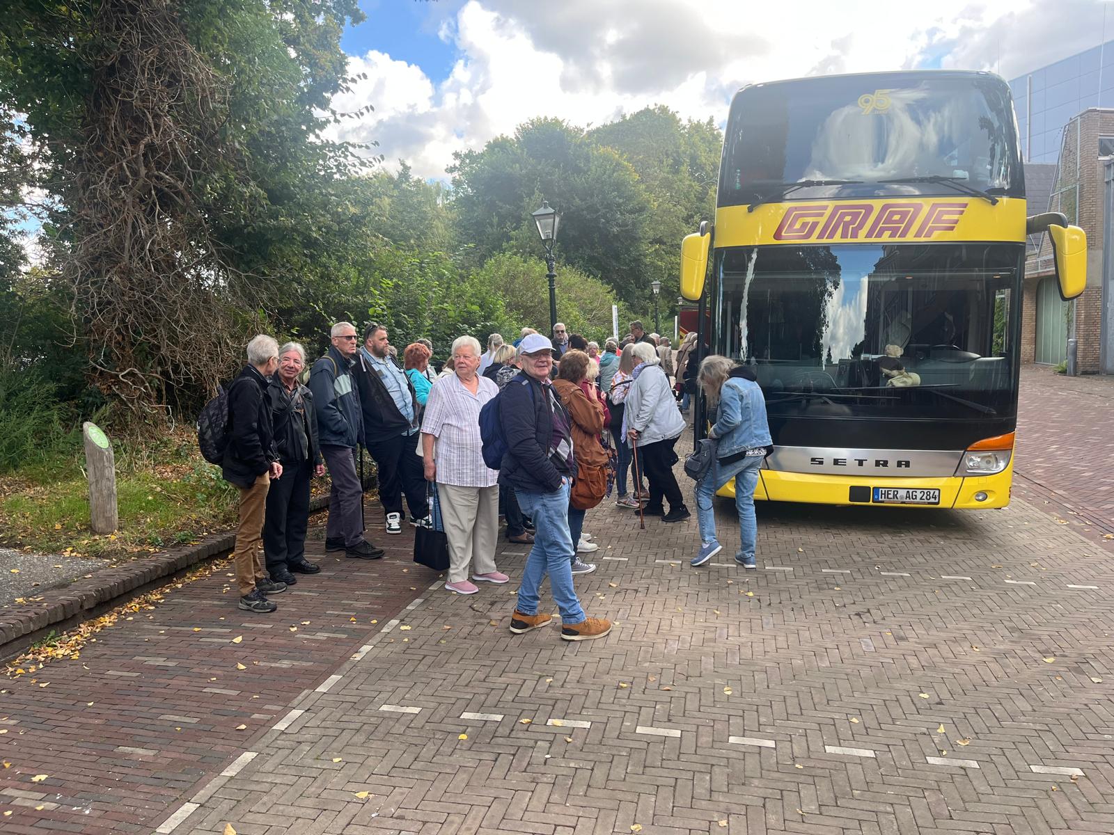 Mit dem Reise-Bus von GRAF's Reisen ging es als erstes zum Käsemarkt nach Alkmaar.