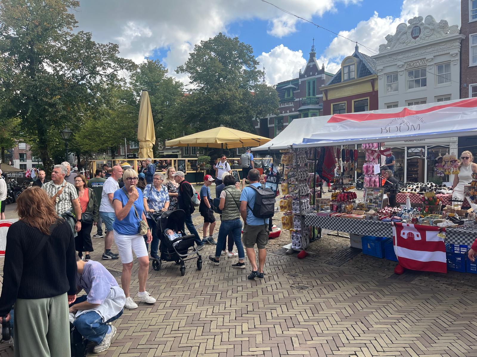Auf dem Markt gingen die Rentnerinnen und Rentner auf Entdeckungsreise.