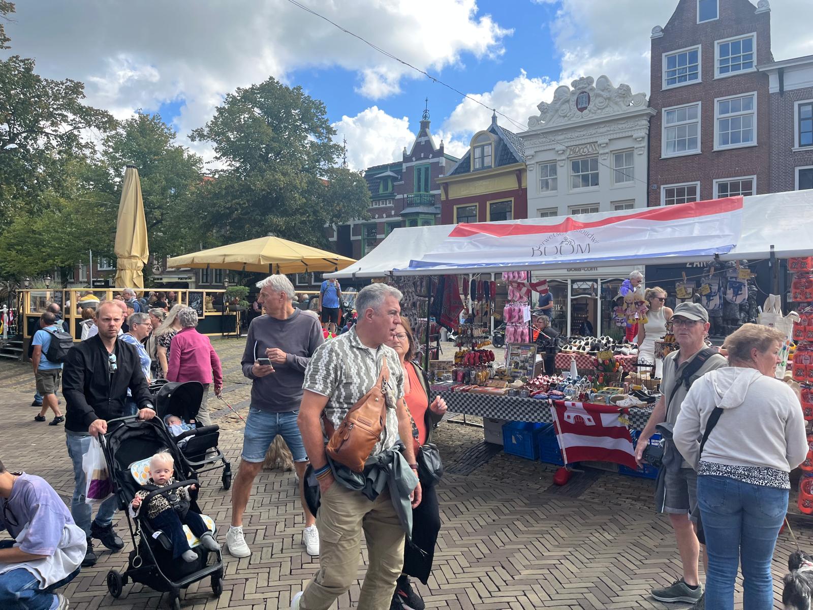 Auf dem Marktplatz gab es die verschiedensten Stände - vor allem mit Souvenirs.