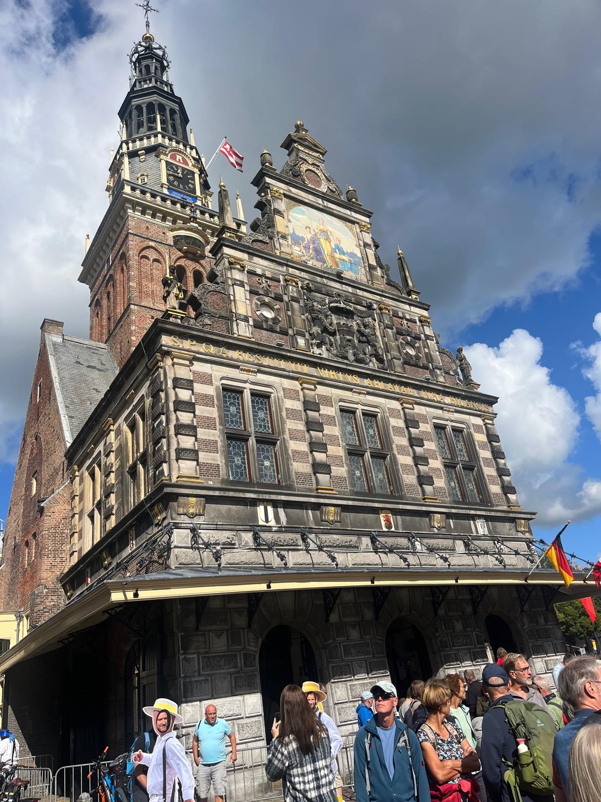 Eine schöne Kirche gab es in Alkmaar auch zu sehen.