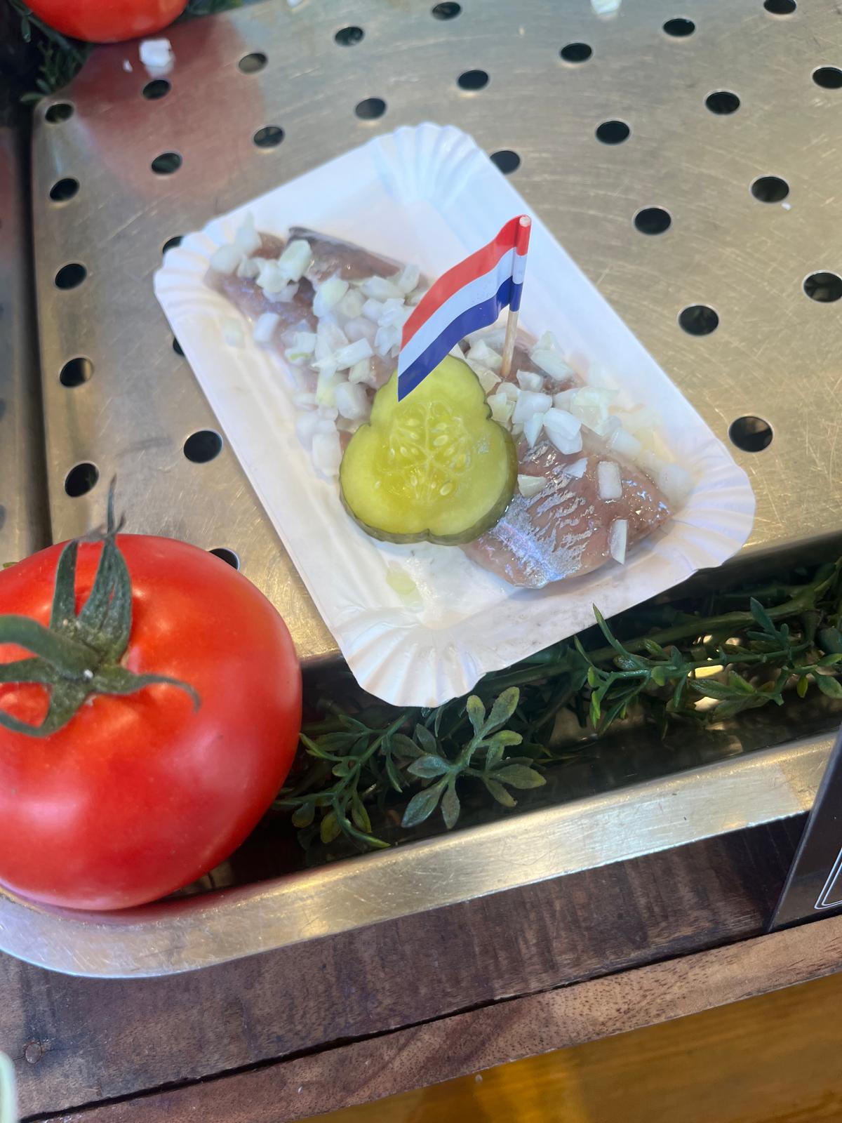 Hering mit Zwiebeln und Gurke