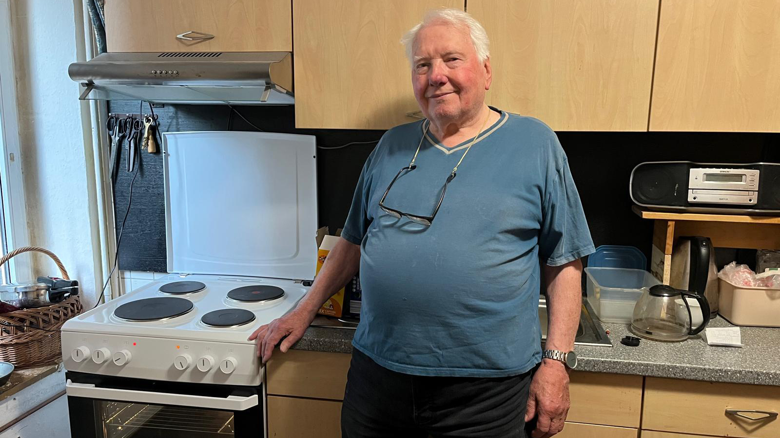 Ein neuer Elektro-Herd für Herrn Jäger