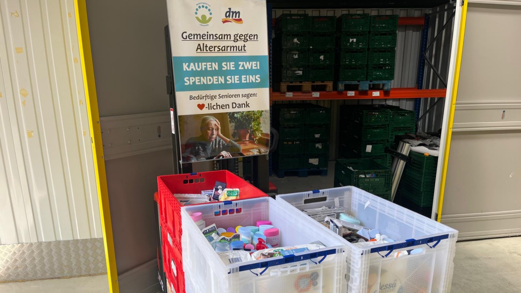 Kaufe zwei - spende eins - Charity-Aktion im dm-Markt am Ostenhellweg in Dortmund