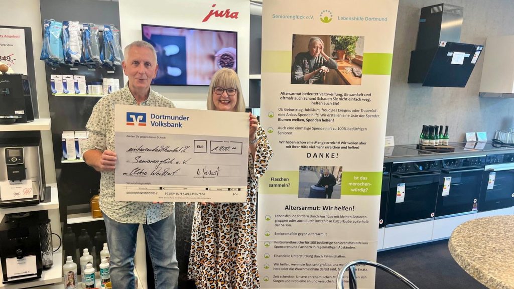 Der 1.800-Euro-Spenden-Check von Elektro Weichert