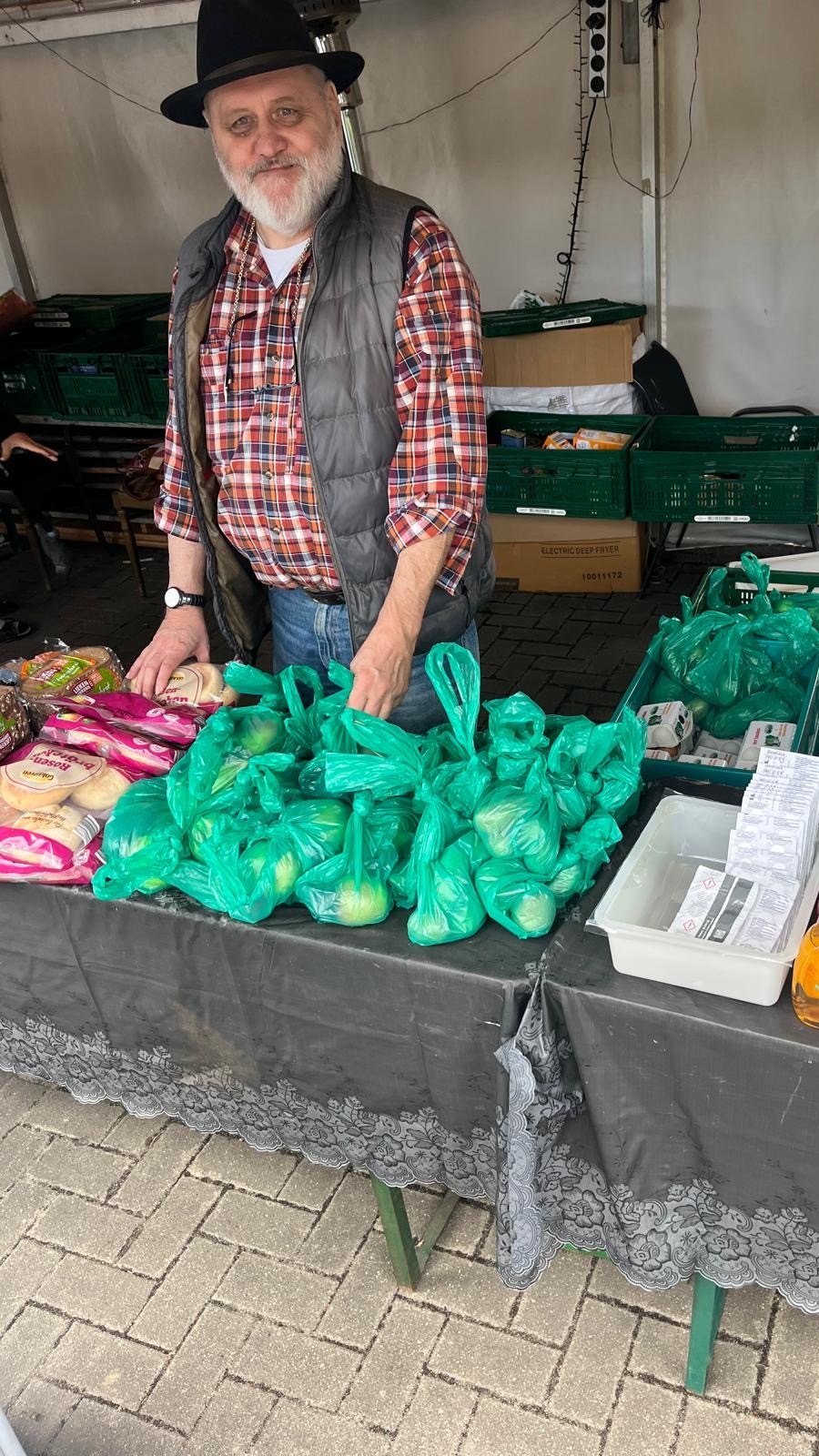 Bei der Seniorentafel beim Sportverein SV Herbede 1916 e.V. gab es u.a. auch frisches Obst und Brötchen zum Aufbacken.