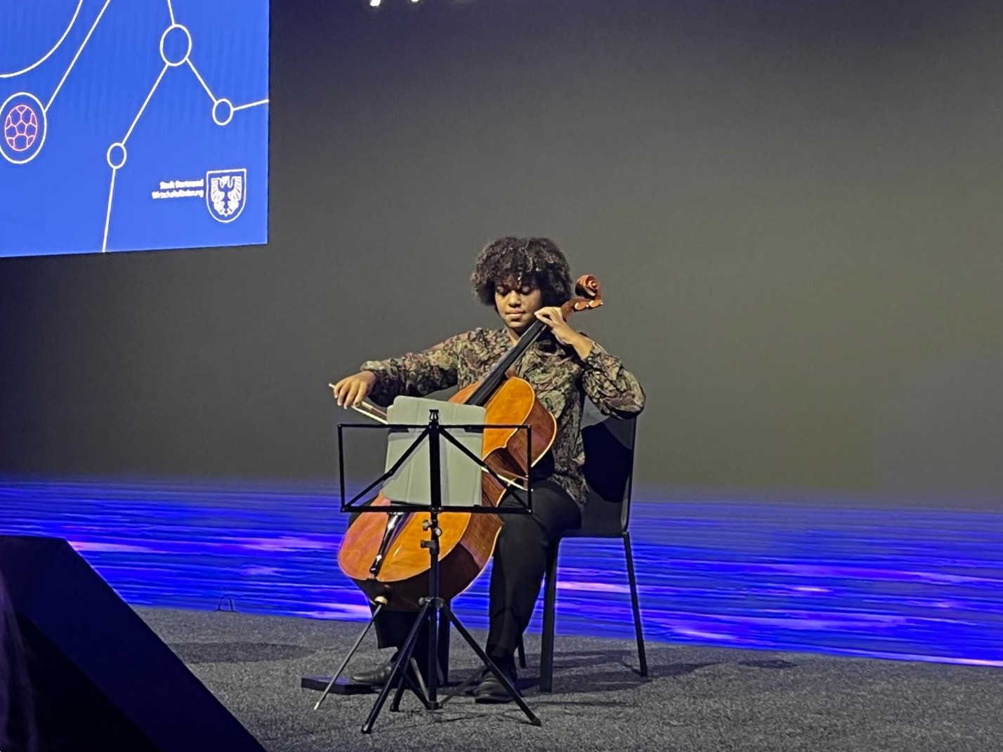 Maria Bovensmann in Aktion - auf der Bühne zeigte dieBajazzo-Preisträgerin von 2023 ihr Können.