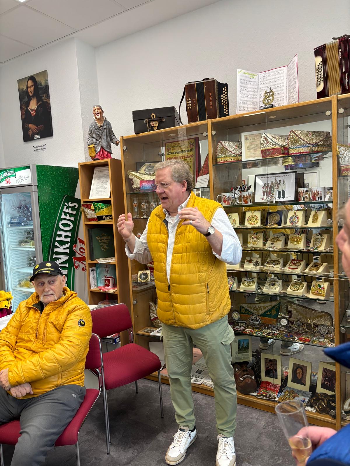 Karnevals-Orden in Hülle und Fülle gab es in den Schaukästen zu bewundern.