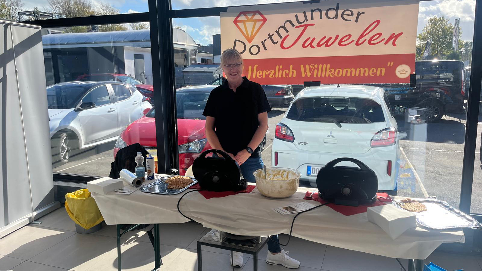 Dortmunder Juwelen backen Waffeln im Autohaus Lecki