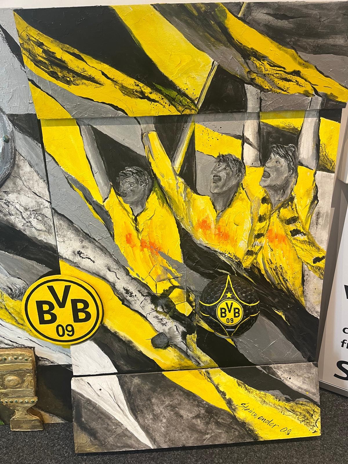 Das rechte Drittel des BVB-Wandbildes zeigt jubelnde Fußball-Fans