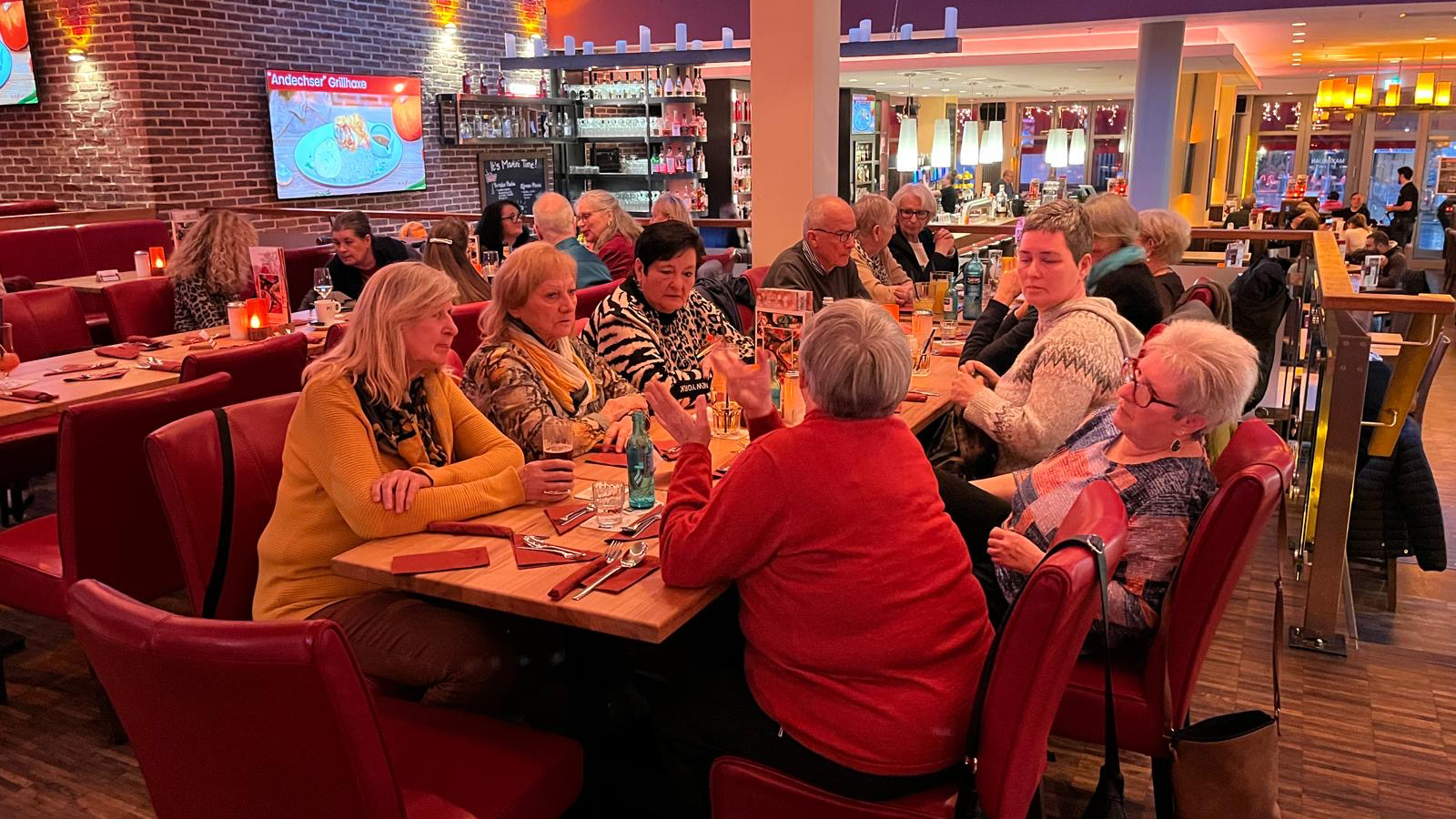 Vorweihnachtliches Gänse-Essen im Café Maximilian