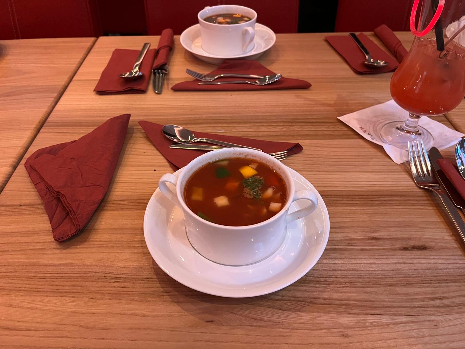 Als Vorspeise gab es eine Minestrone, eine italienische Gemüsesuppe.