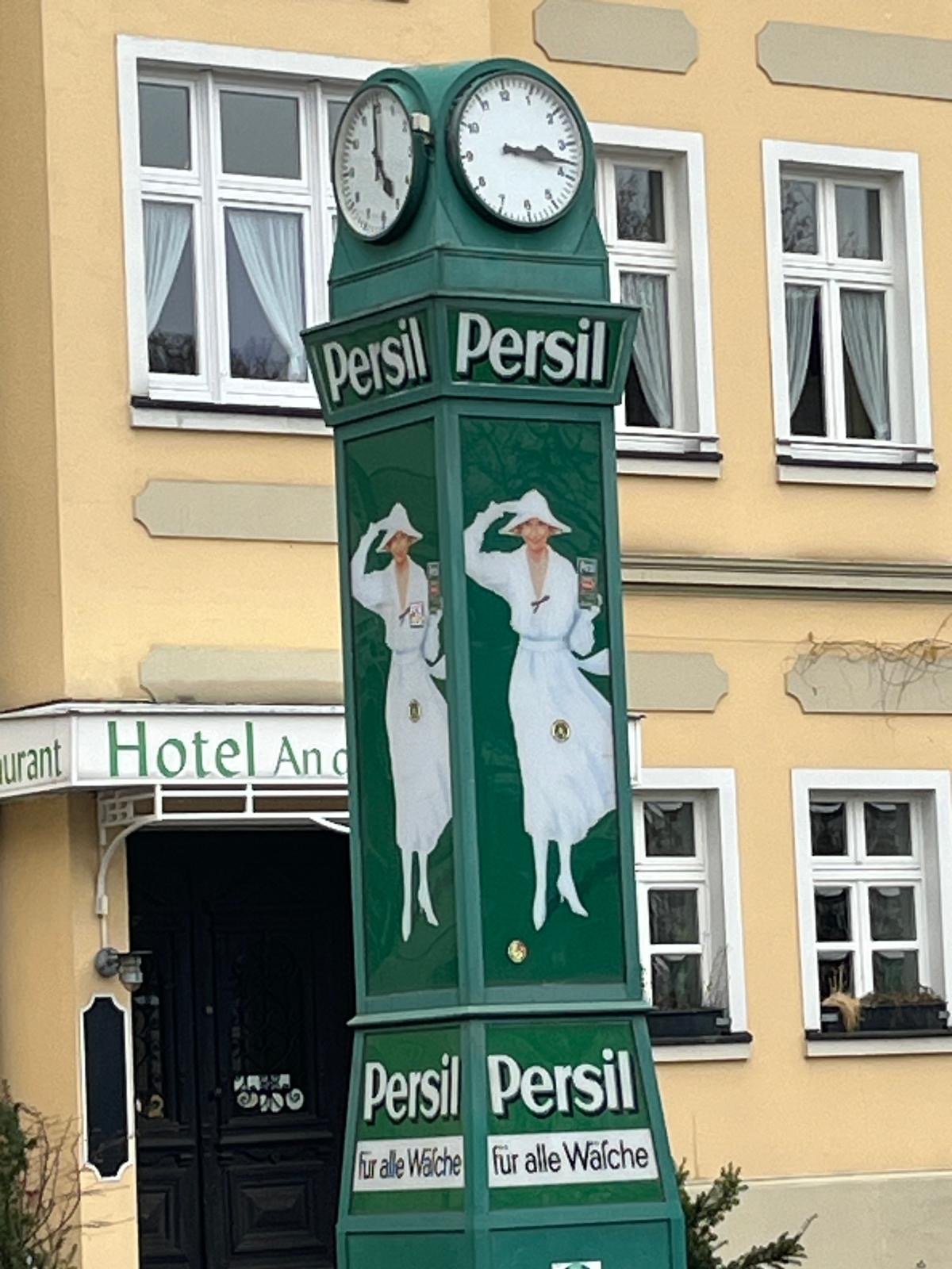 Die Persil-Uhr, nach der die Stadtbücherei benannt wurde