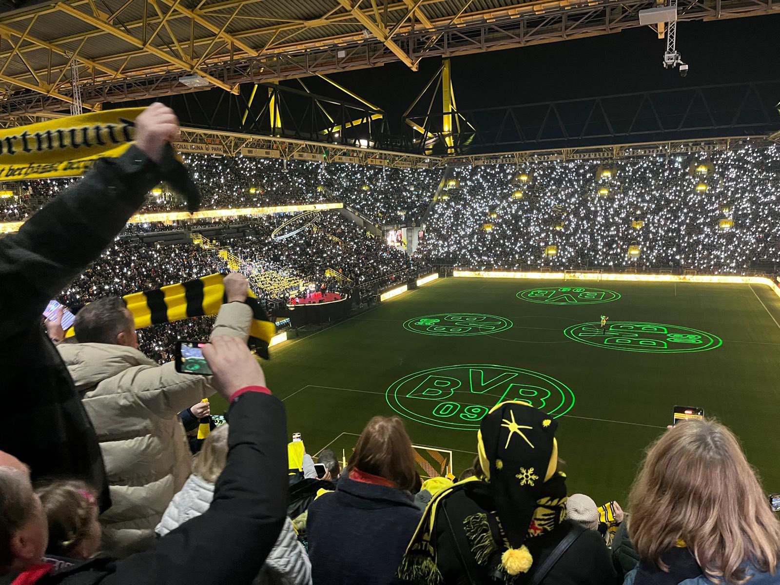 Das Weihnachtssingen bei Borussia Dortmund am ersten Advent