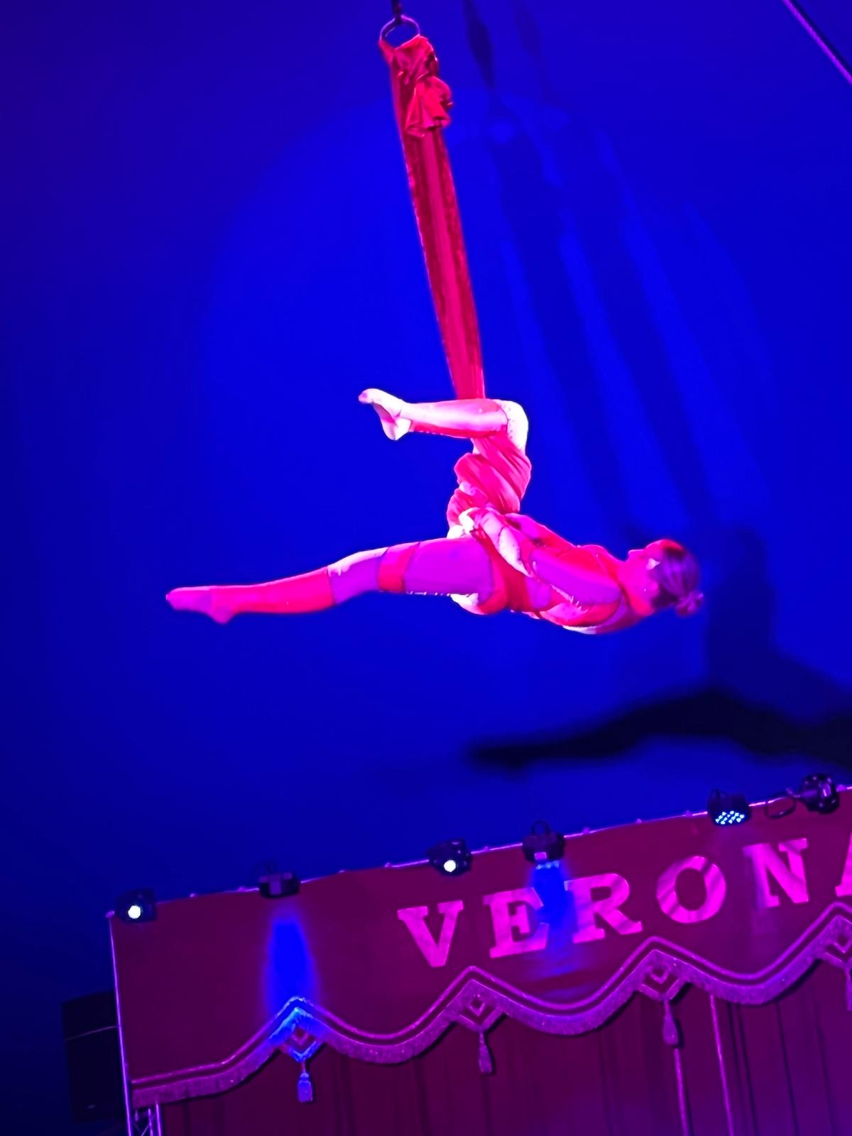 Am Hochseil zeigte Artistin Dana Tränkler all ihr Können.