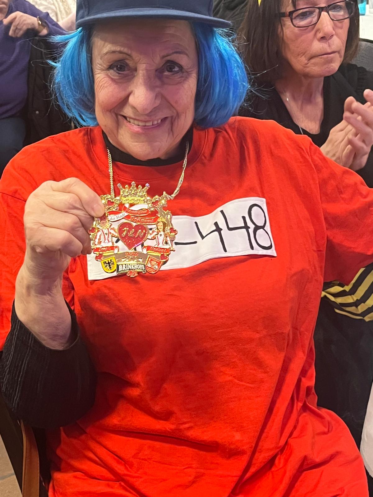 Orden für die älteste Seniorin, Frau Kargitta