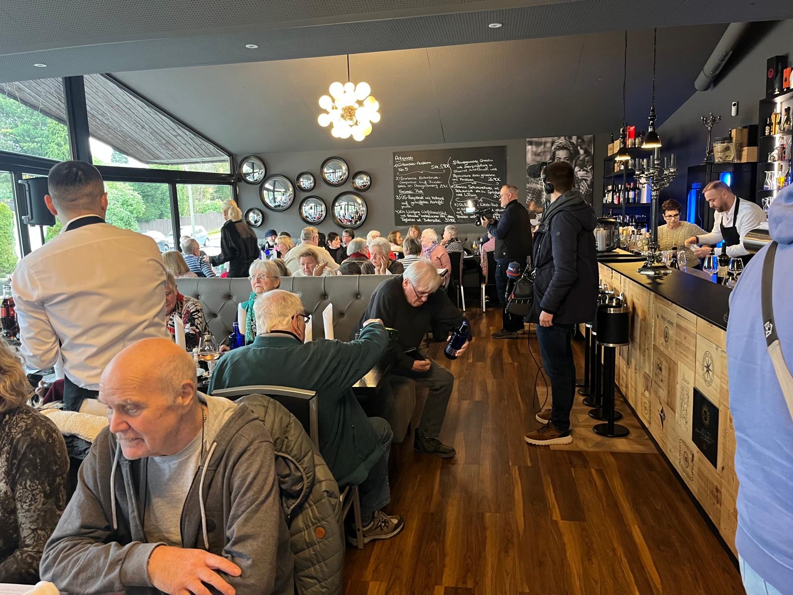 Das WDR-Kamera-Team kommt ins Restaurant