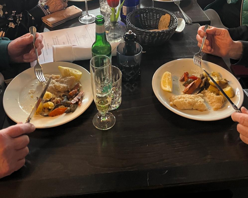 Als Hauptgang gab es wahlweise Saltimbocca oder Wolfsbarsch vom Wildfang - mit Rosmarin-Kartoffeln und Gemüse der Saison