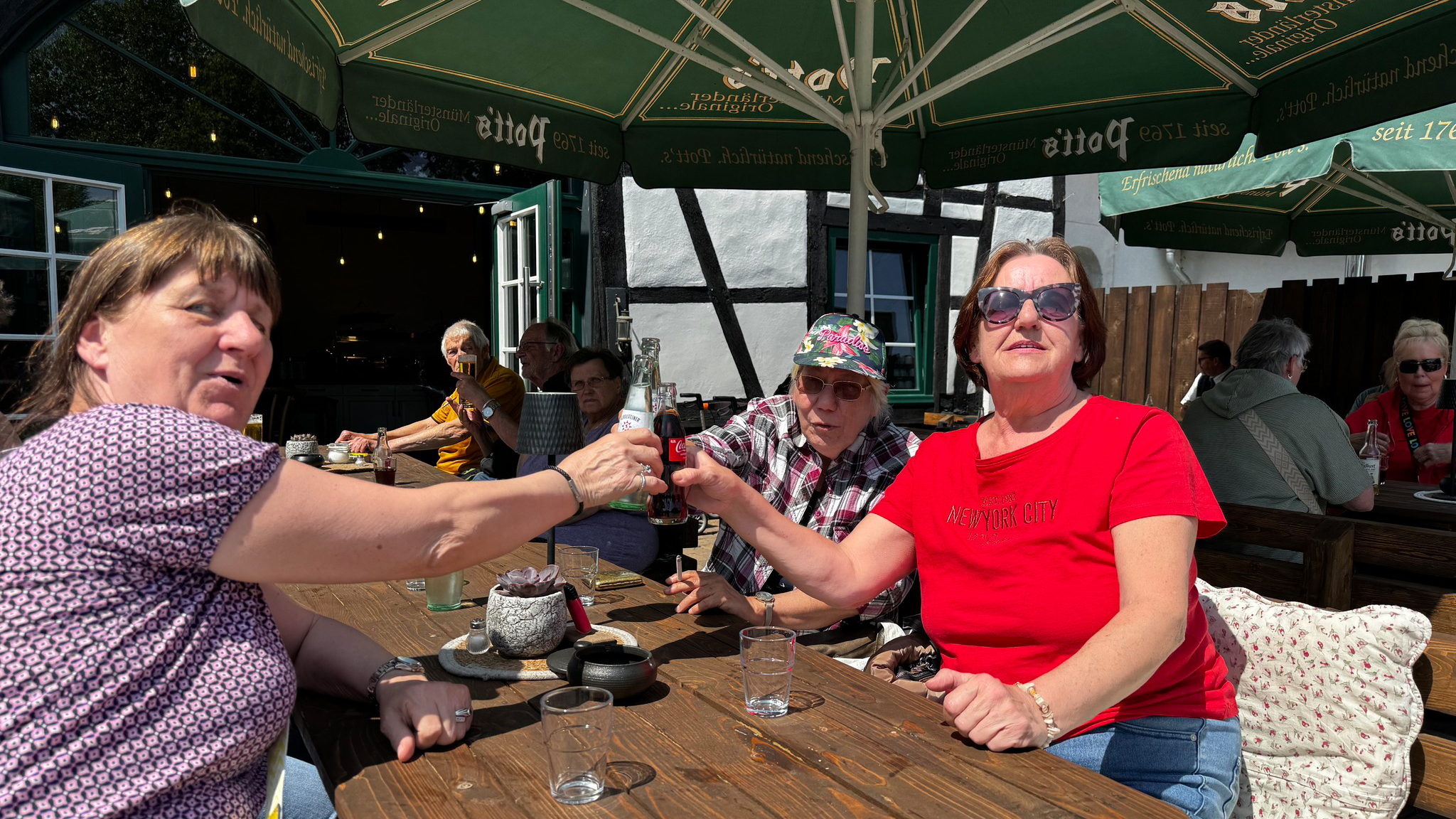 Ein Hoch auf unsere Seniorinnen – am Welt-Frauen-Tag!