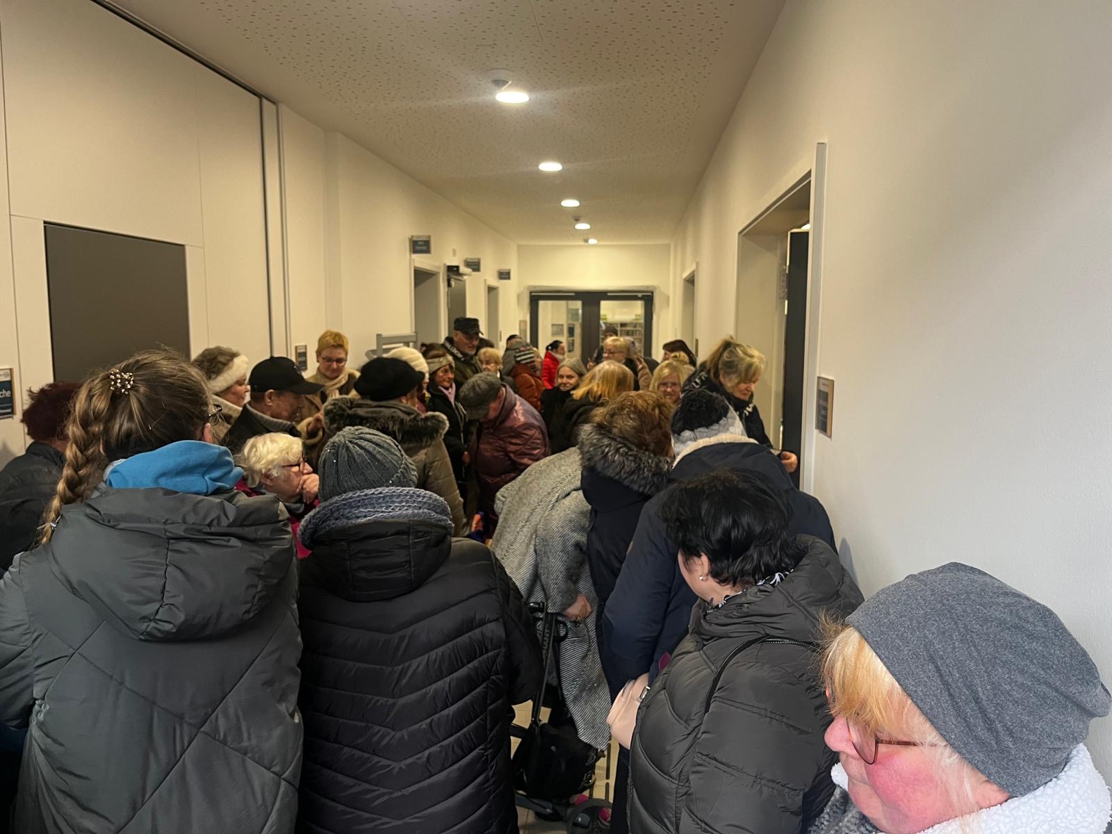 Großen Andrang gab es auch bei der Seniorentafel in der Stadtbücherei Lünen.