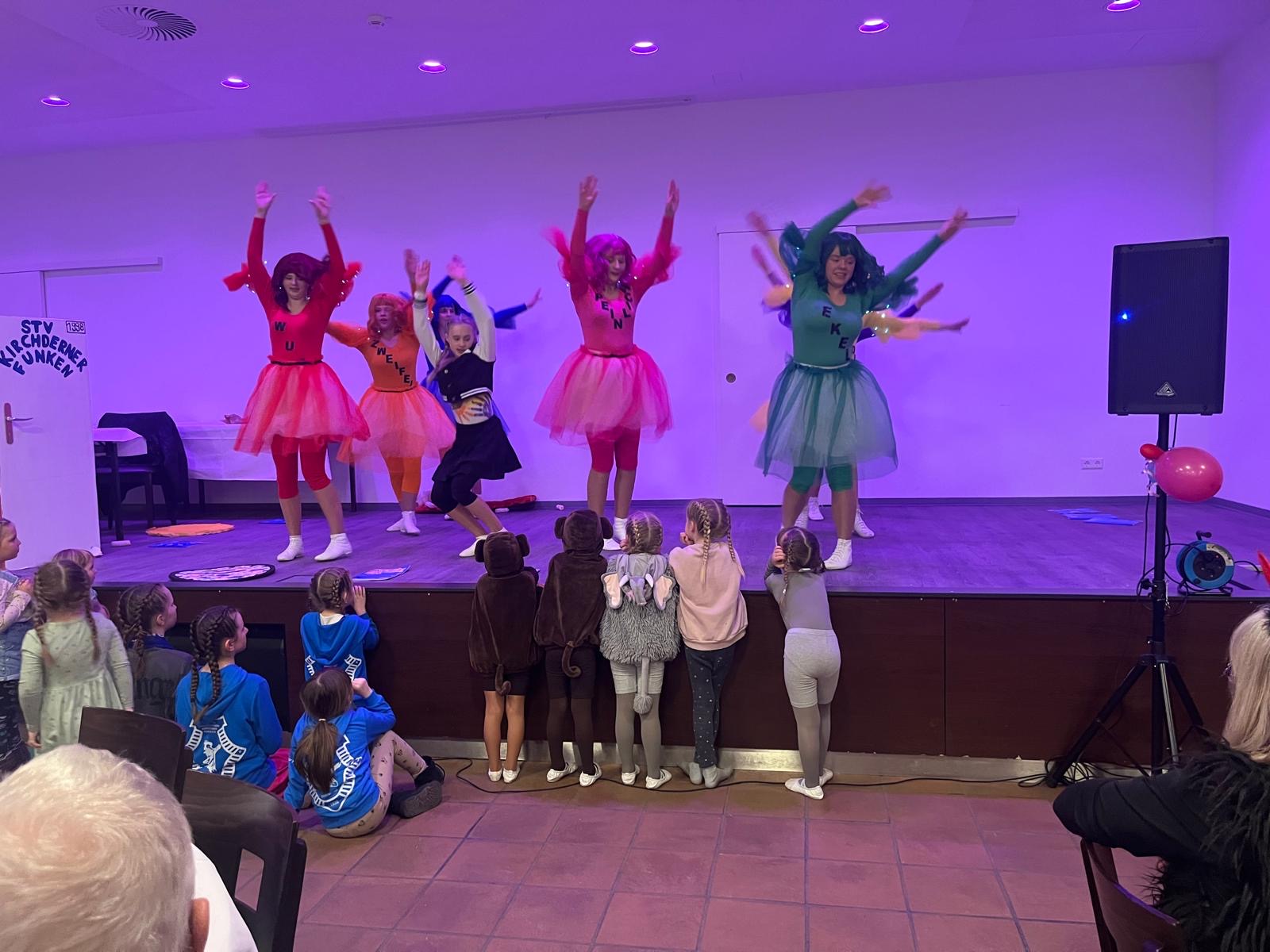 Die Kirchderner Funken beim Tanz der Gefühle - von links nach rechts: Wut, Zweifel, Peinlich, Ekel