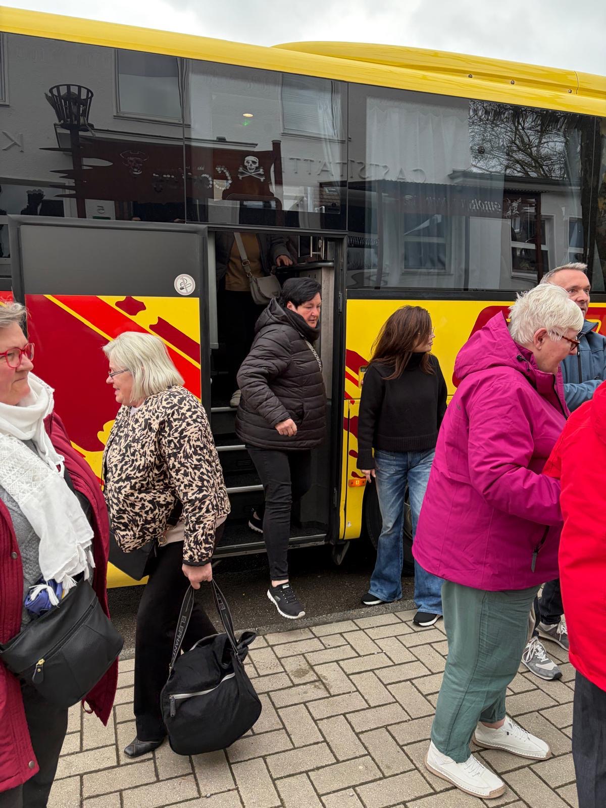Ankunft mit dem GRAF's Reisen-Bus am Restaurant Carlos in Schwerte