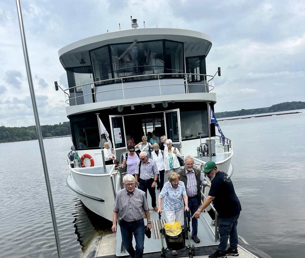 Die Senioren bei einer Bootsfahrt auf dem Harkortsee