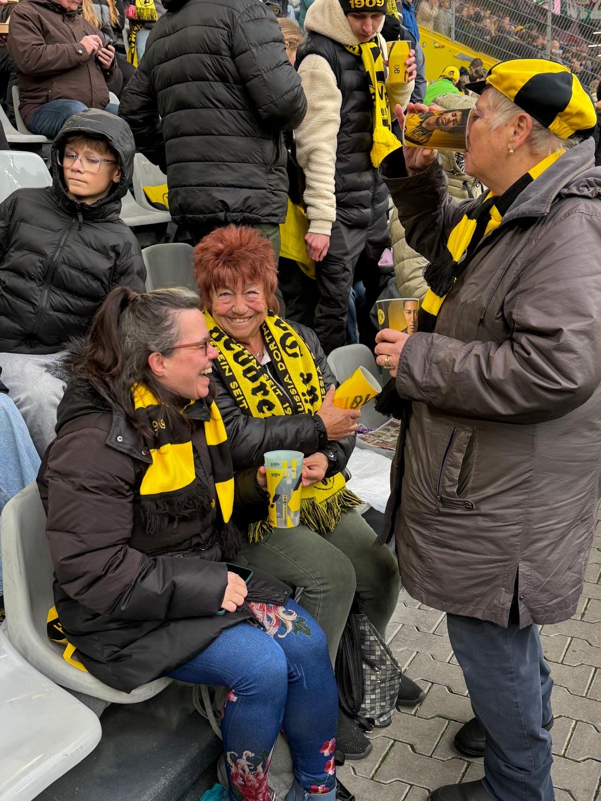 Zwei unserer Seniorinnen beim BVB-Turnier.