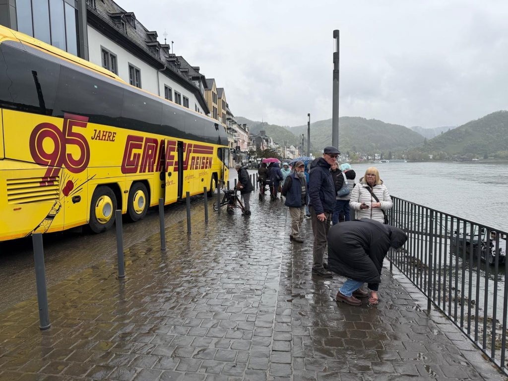 Aufbruch zur Heimfahrt - mit dem 95 Jahre GRAF's Reisen Bus