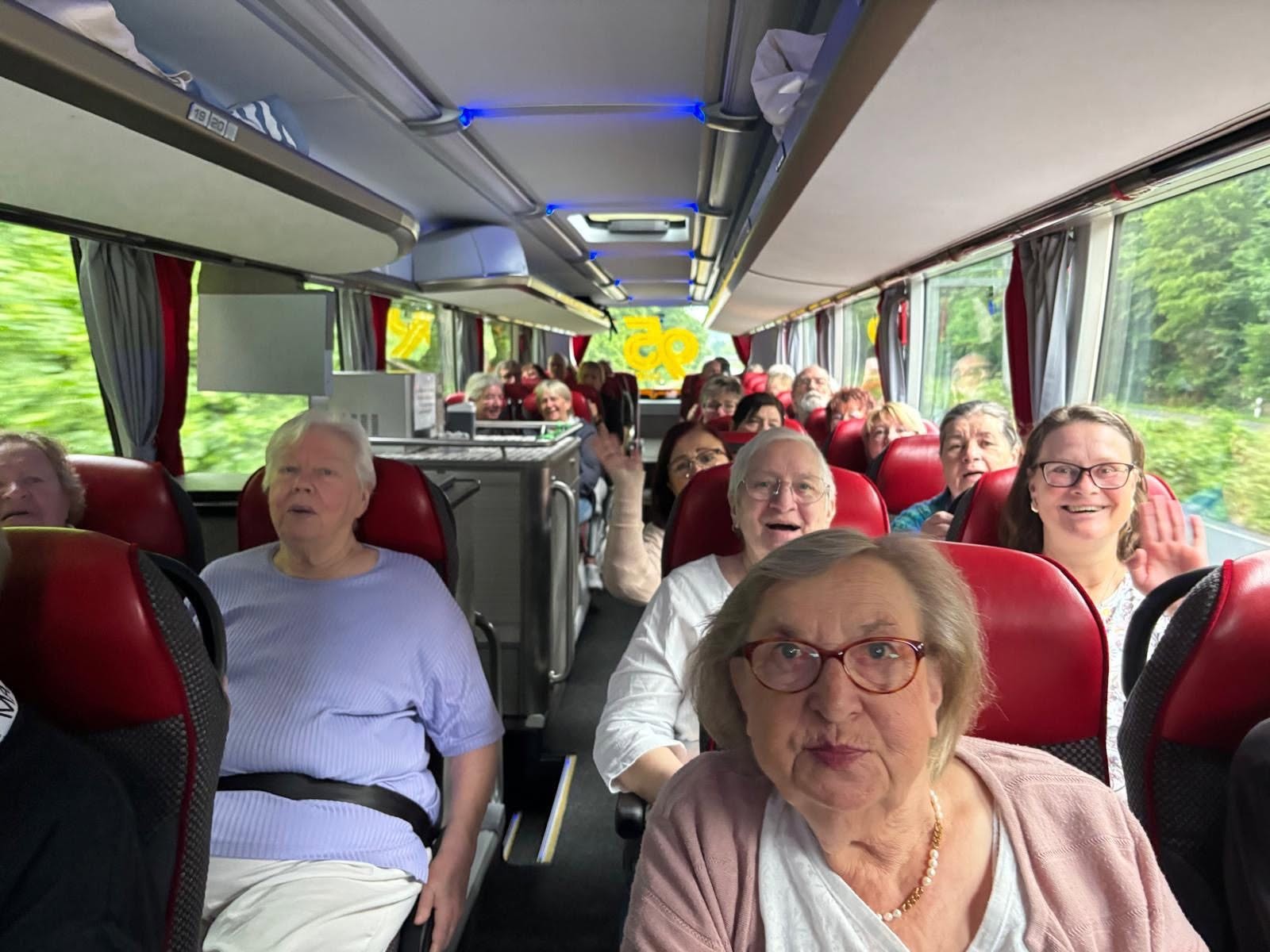 Der GRAF's Reisebus brachte die Seniorinnen und Senioren zum Gasometer - und dann wieder nach Hause.
