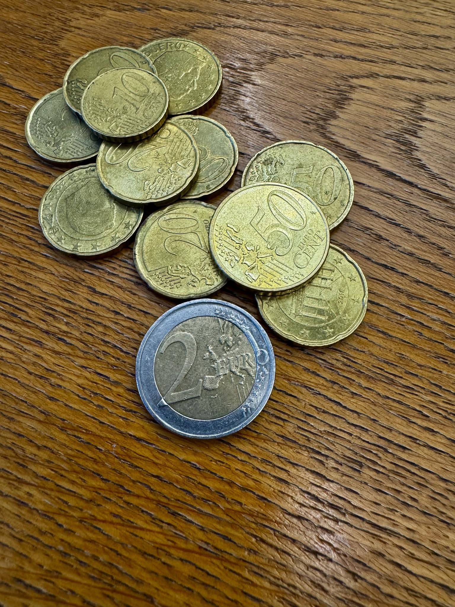 Seniorinnen und Senioren müssen in der Regel mit sehr wenig Geld auskommen.