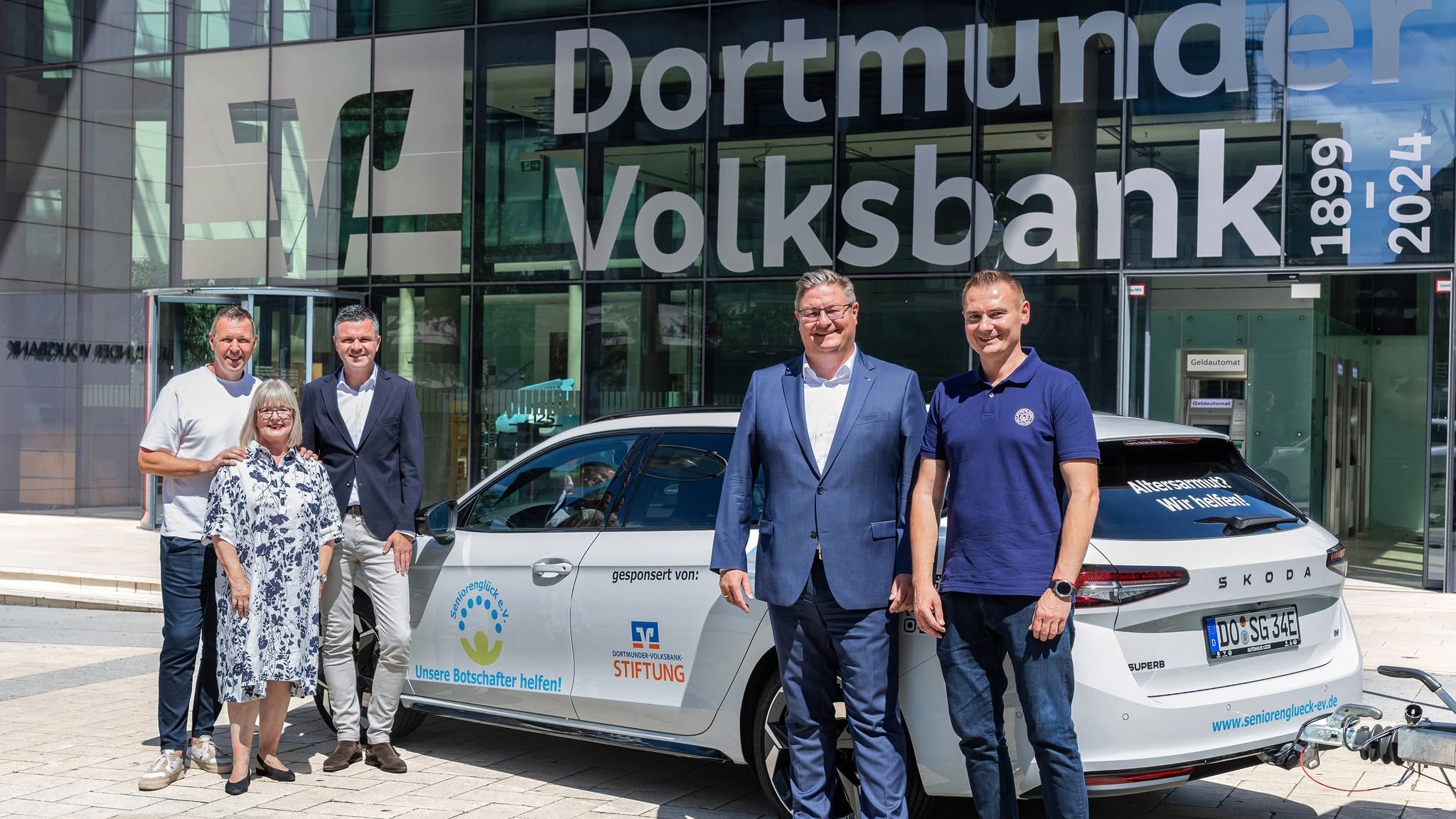 Ein neuer Skoda Superb Hybrid durch Spenden der Dortmunder Volksbank und der Stiftung Lebenskraft