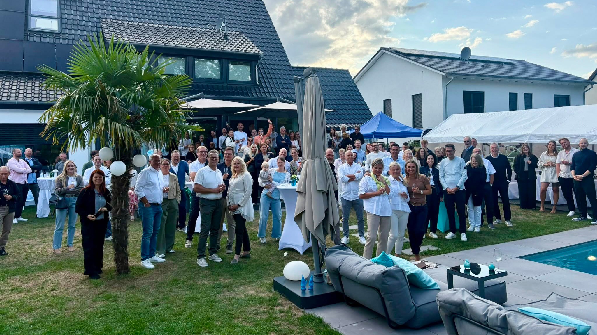 2.250-Euro-Spende beim Sommerfest bei Familie Dr. Uwe Allmann