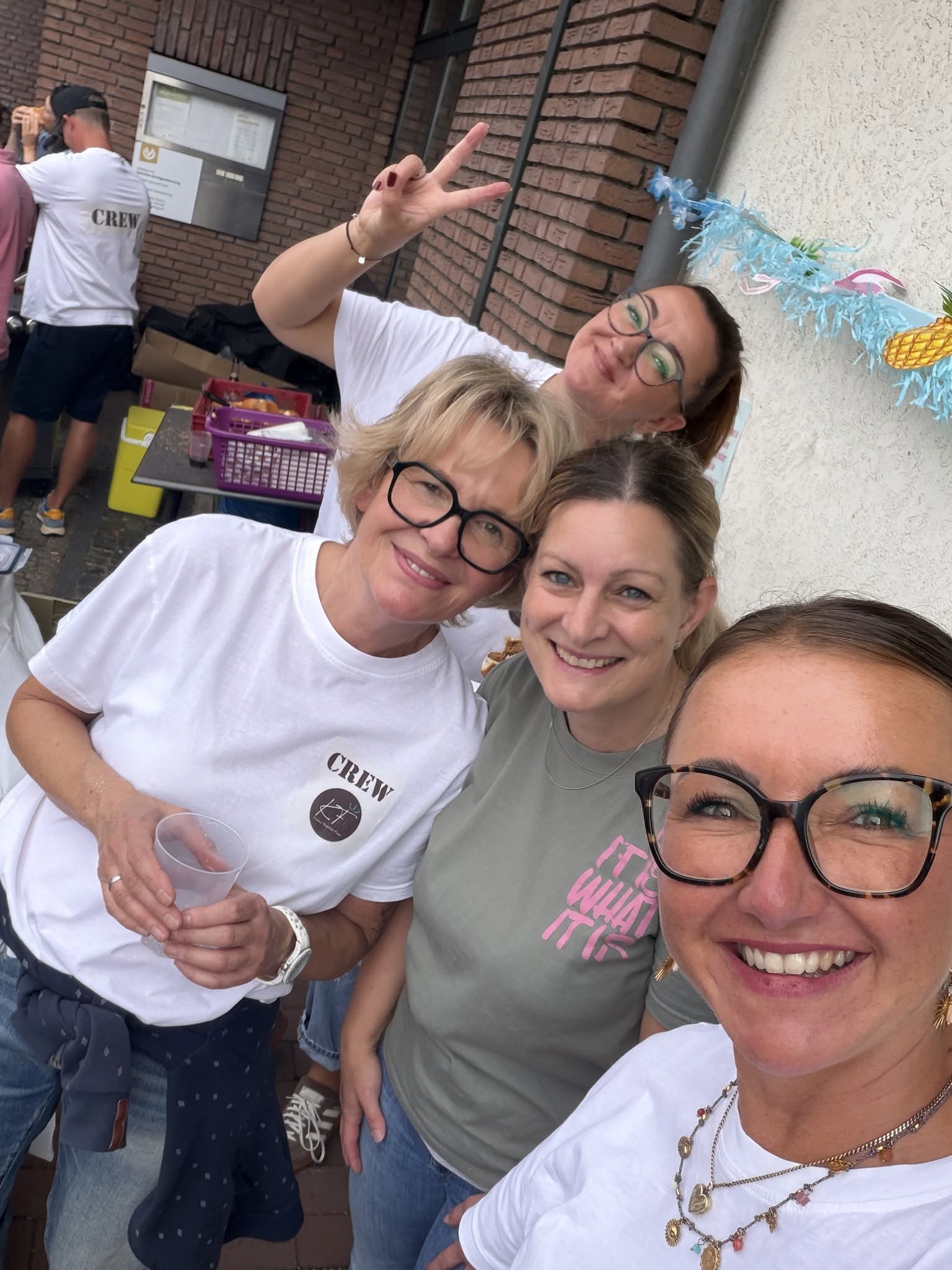 Frau Patricia Klawitter-Floer und ihre Crew